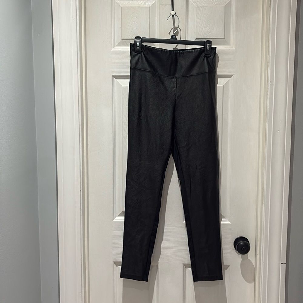 Victoria Sport faux leather leggings SZ medium. Super flattering and comfy!
